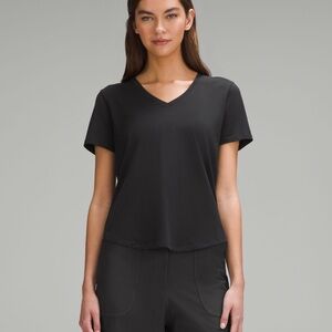 Lululemon Love V-Neck T-Shirt. Size 6. BNWOT.
